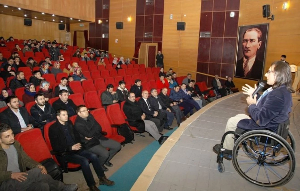 Hakkari\'de "Engellilerle Birlikte Yaşama Kültürü" Konferansı