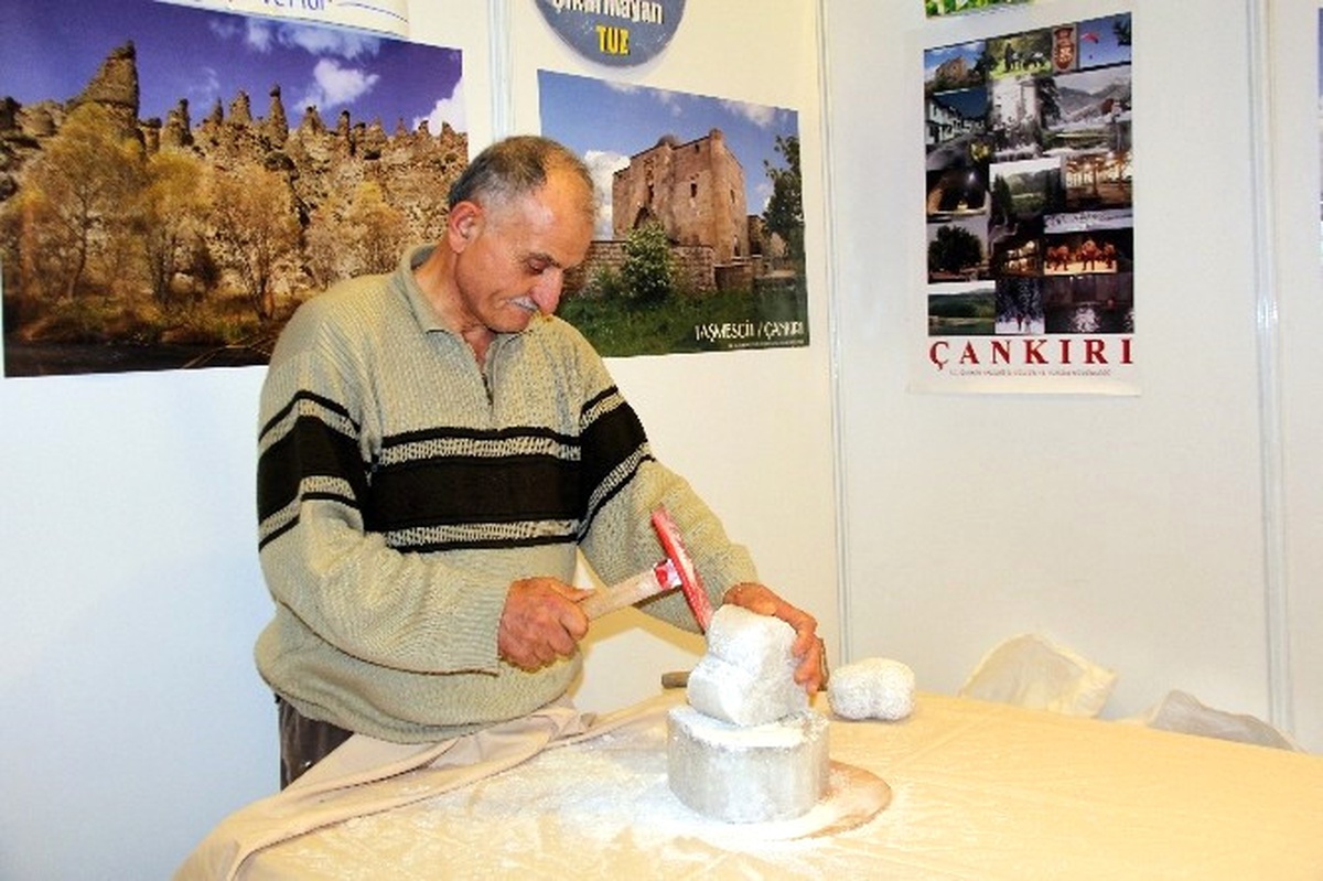Hediyelik Eşya Fuarında Horlayana \'Kaya Tuzu\', Nefesi Güçlü Olana \'Cam Semazen\'