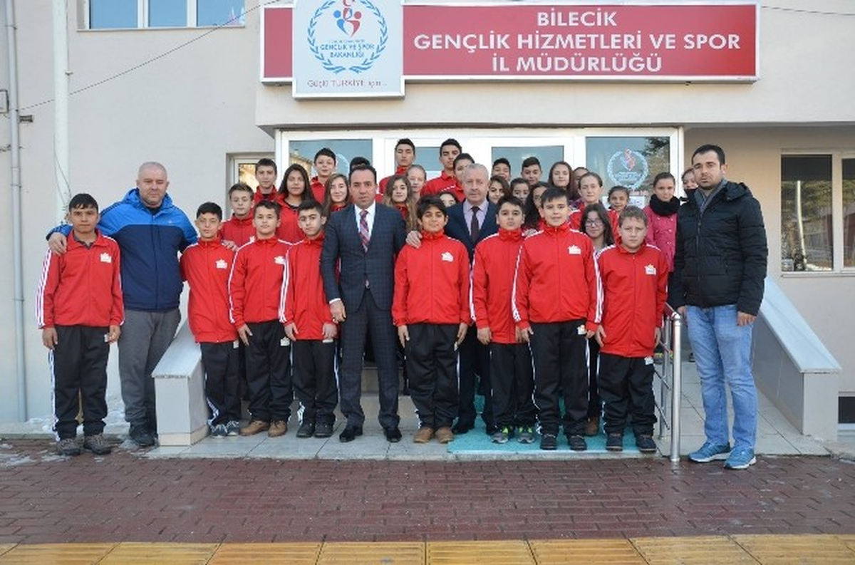 Hentbol Takımı Uşak\'a, Güreş Takımı Afyon\'a Uğurlandı