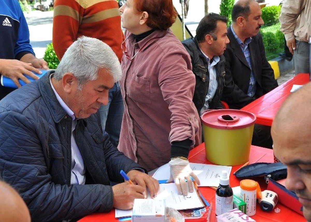 Kan Bağışında Bulunanlara Madalya Takıldı