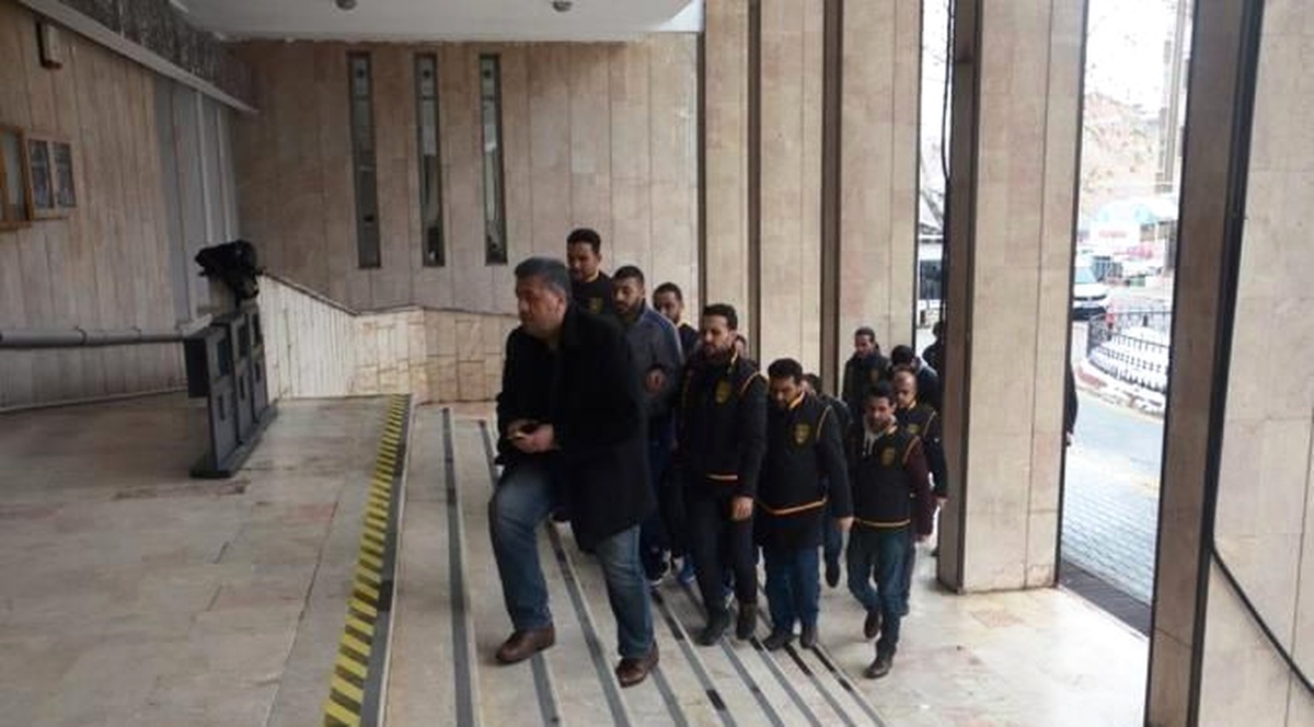 Kar Maskeli Silahlı Saldırganlar Güvenlik Kamerasına Yansıdı