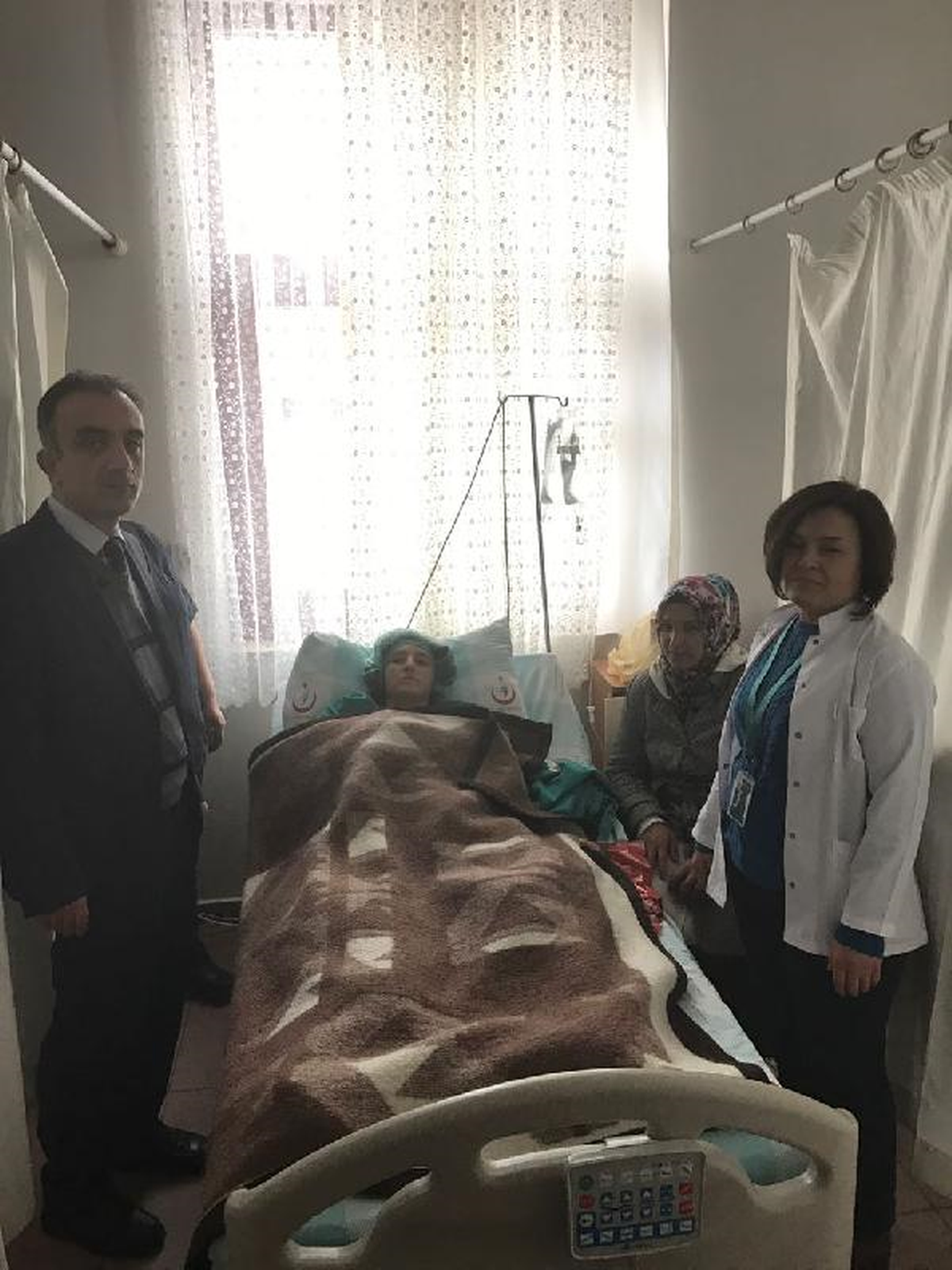 Karda Mahsur Kaldı, 12 Saate Hastaneye Ulaştırıldı, Oğlu Oldu