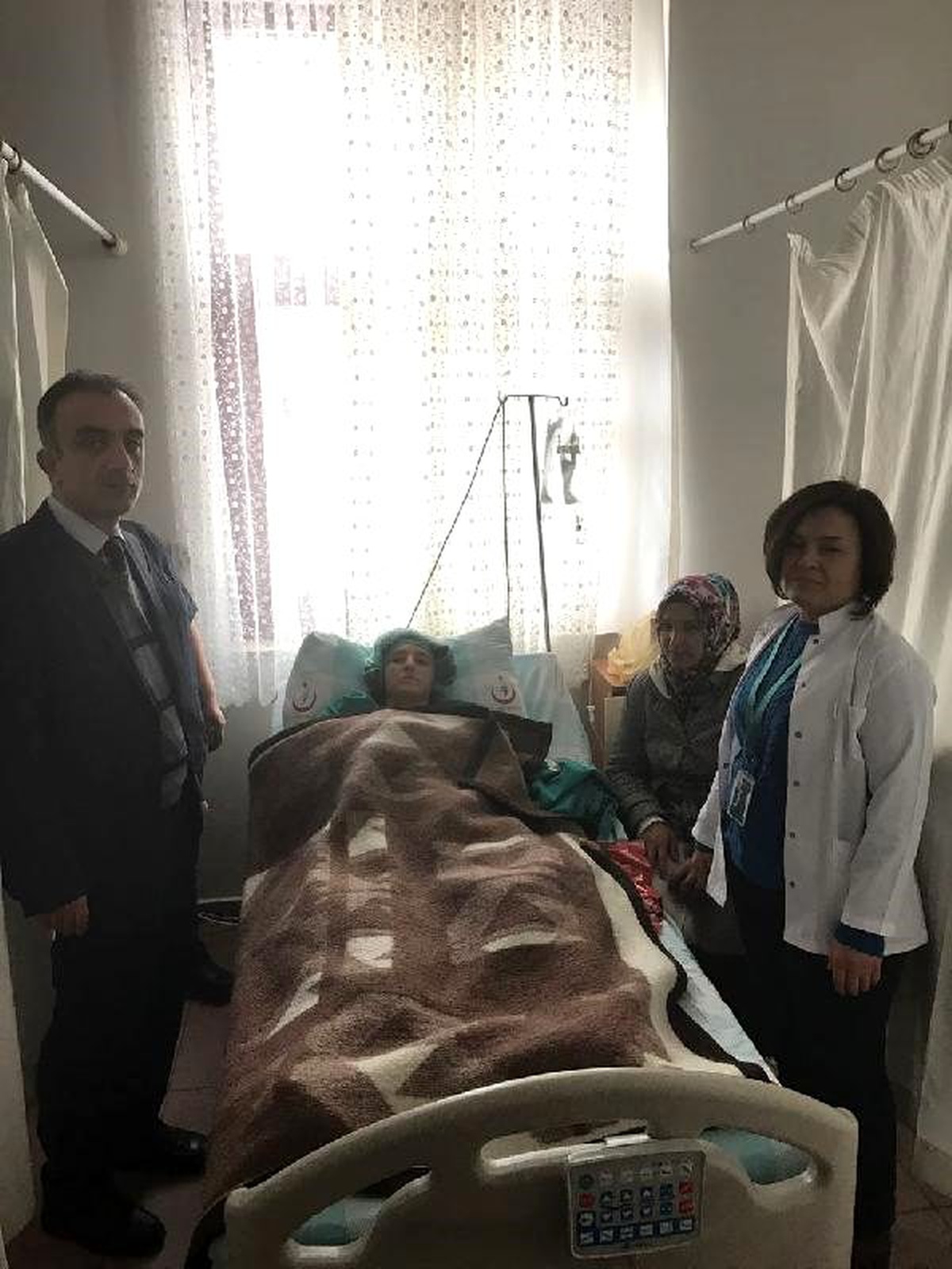 Karda Mahsur Kaldı, 12 Saate Hastaneye Ulaştırıldı, Oğlu Oldu