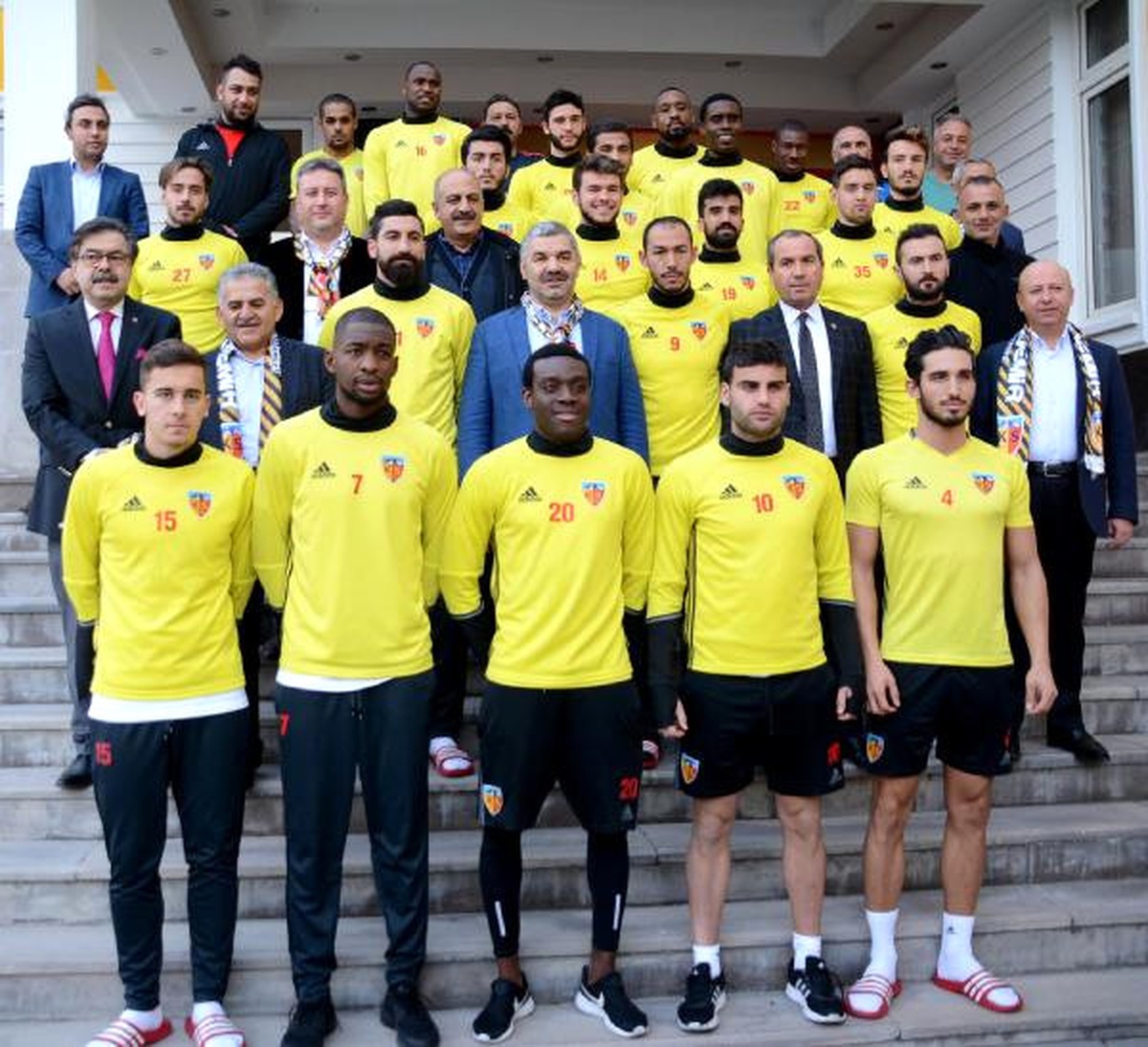 Kayserispor\'a Başkanlardan Moral Ziyareti