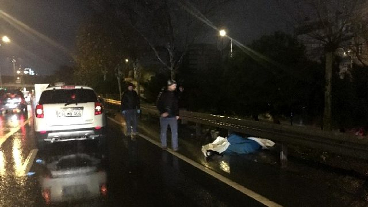 Kaza Yaptığı Yere Reflektör Koyarken Otomobil Çarptı