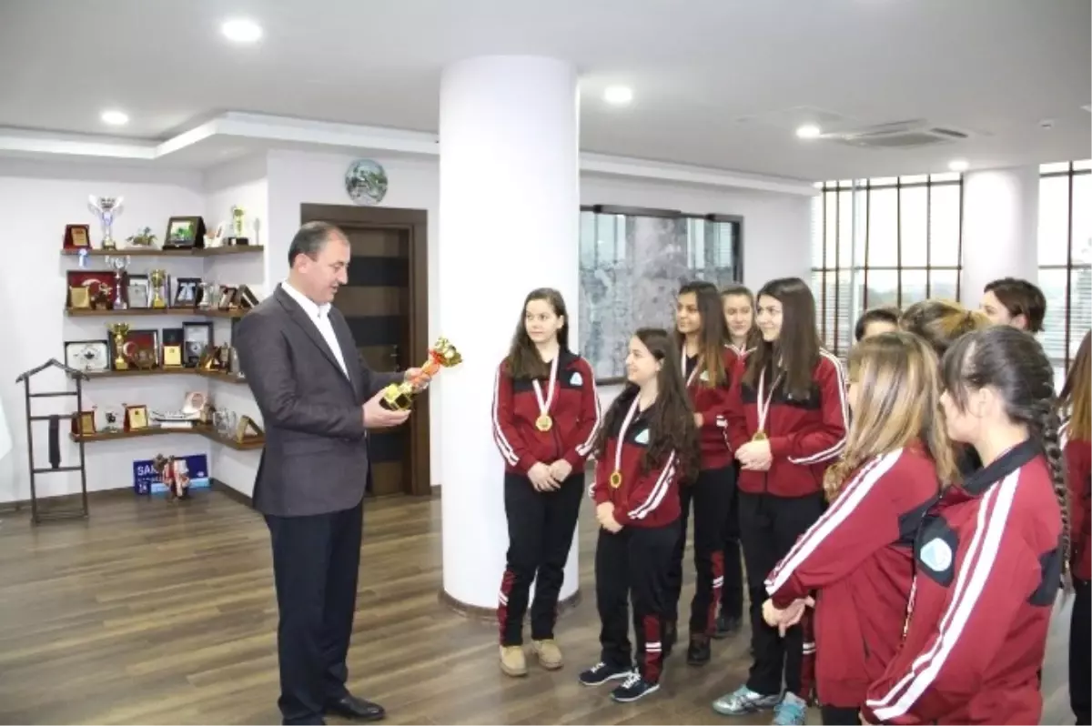 Kız Voleybol Takımı İl Şampiyonu