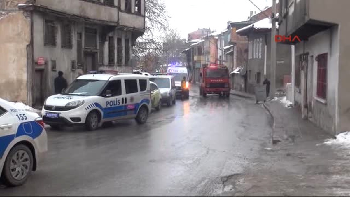 Kütahya Annelerinin Kapıyı Kilitleyip Gittiği Evde Çıkan Yangında 2 Kardeş Öldü-2