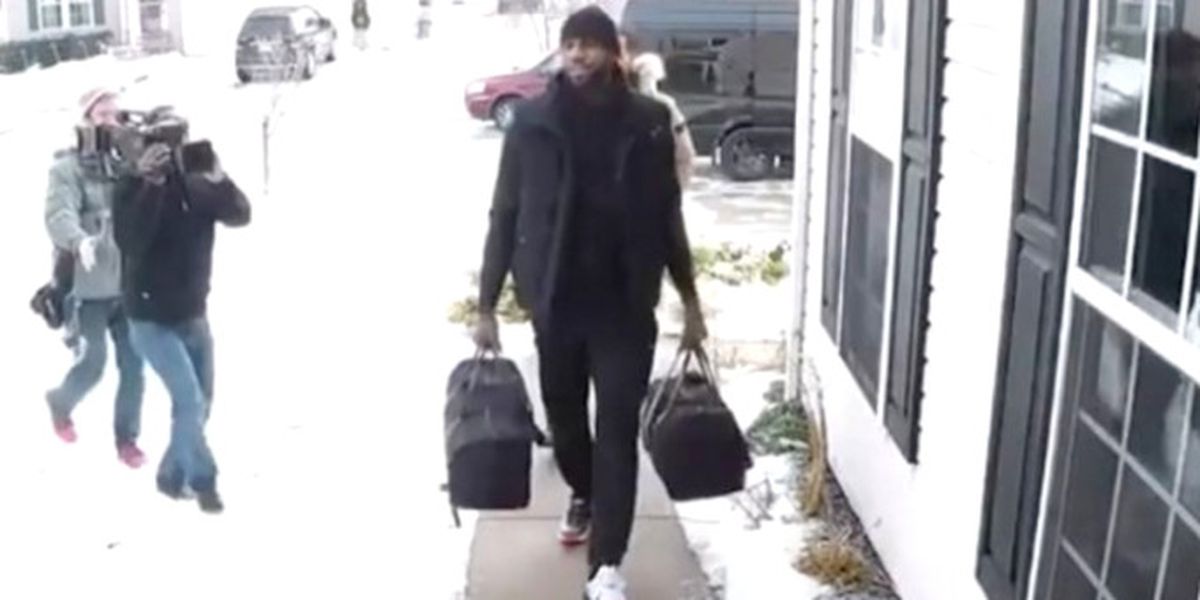 Lebron James Para Dağıttı!