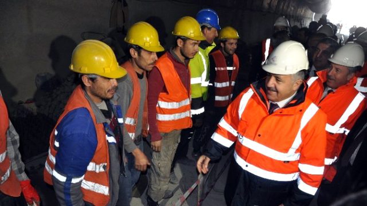 Manisa Bakan Arslan Sabuncubeli Tüneli\'ni Inceledi