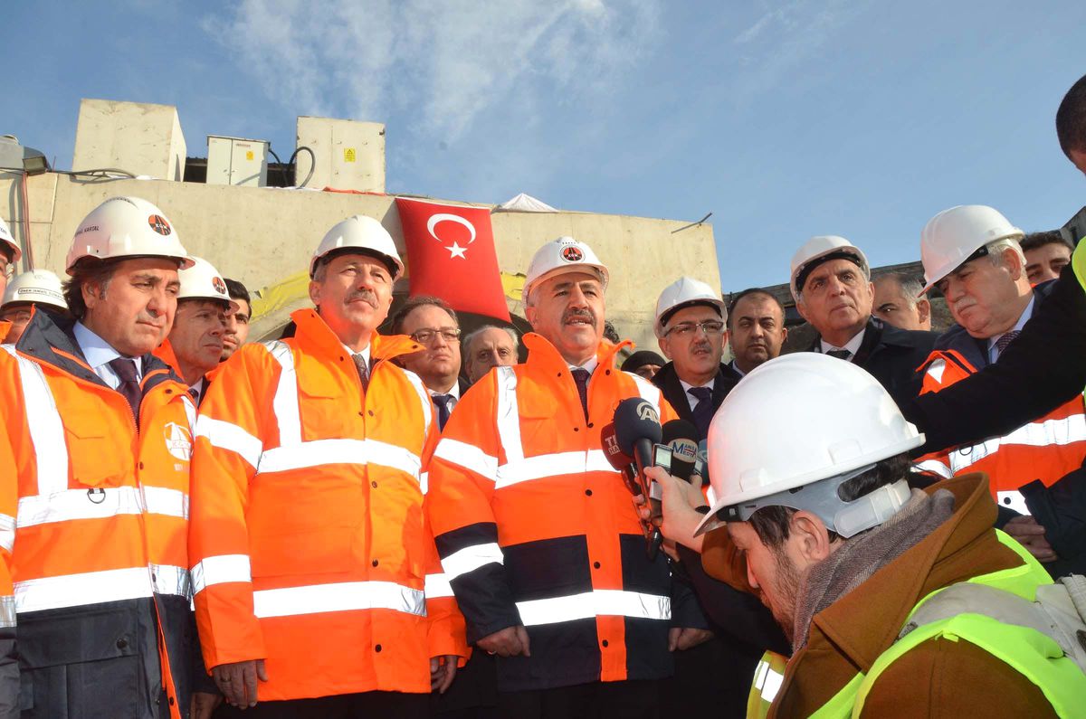 Manisa Bakan Arslan Sabuncubeli Tüneli\'ni Inceledi