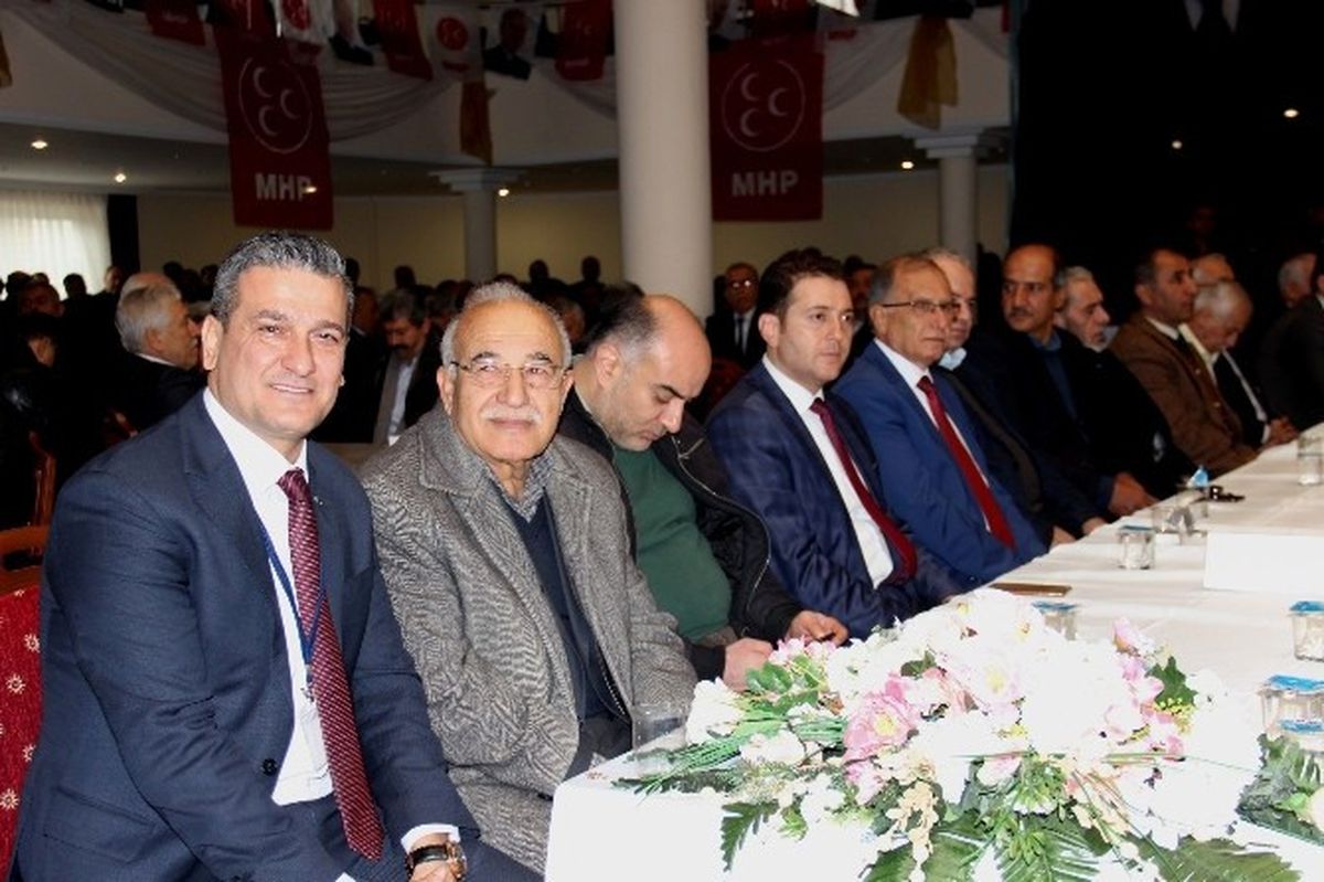 MHP İskenderun\'da Başkan Bozkurt Güven Tazeledi