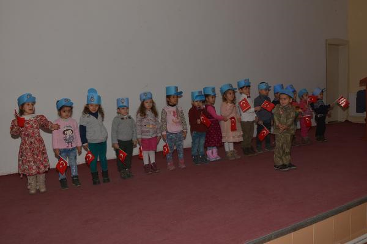 Miniklerden Asker ve Polise Destek