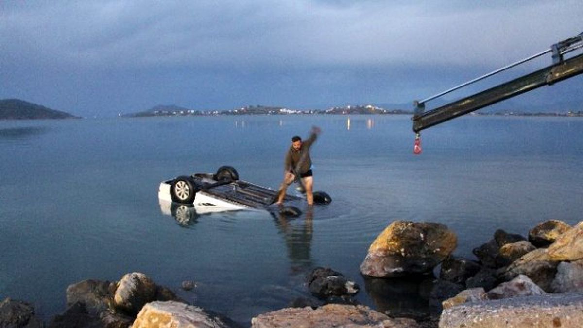 Muğla\'da Otomobil Denize Düştü: 1 Ölü 3 Yaralı