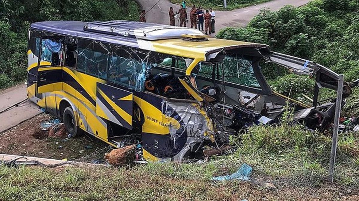 Otobüs Nehre Düştü: 14 Ölü
