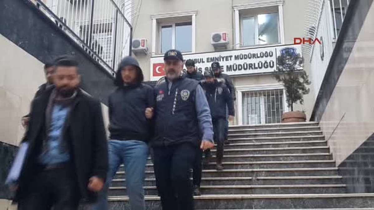 Polis Ikinci Soygunda da 4 Kara Çarşaflı Kadınla Bir Kez Daha Karşılaştı