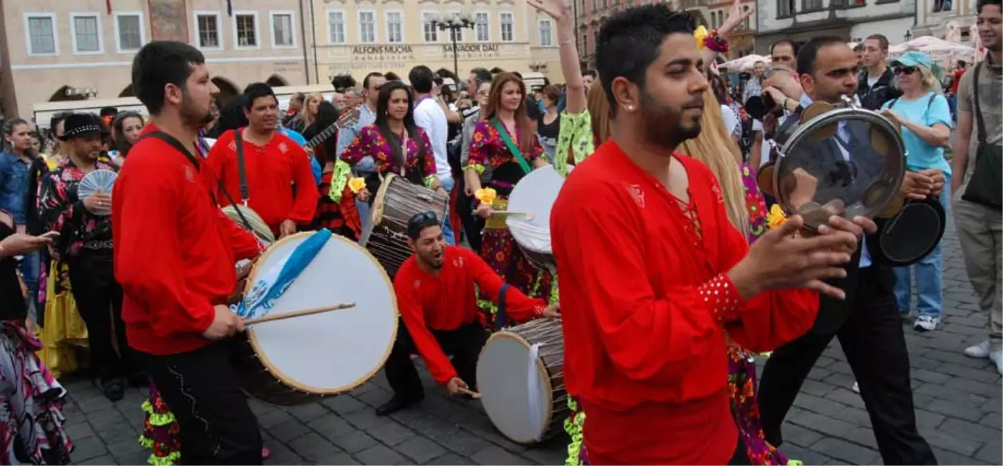 Romanlara Profesyonel Müzik Eğitimi