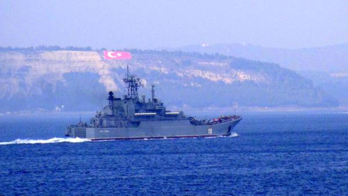 Rus Savaş Gemisi Çanakkale\'den Geçti