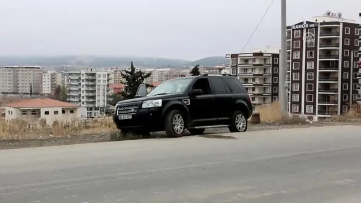 Şanlıurfa\'da Seyir Halindeki Araca Silahlı Saldırı: 1 Yaralı