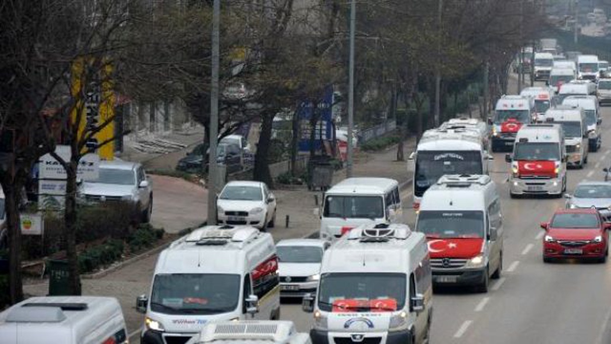 Servis Minibüsleri Şehitler İçin Konvoy Oluşturdu