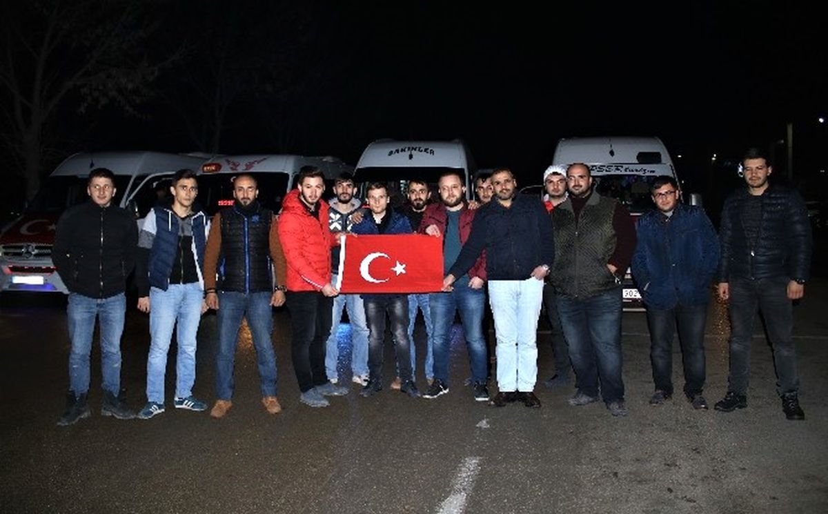 Servis Şoförlerinden \'Teröre Lanet\' Konvoyu