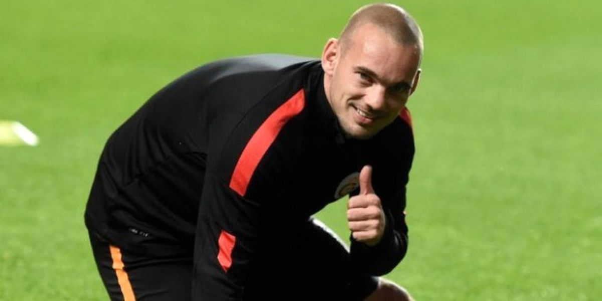 Sneijder\'den Mannequin Challenge!