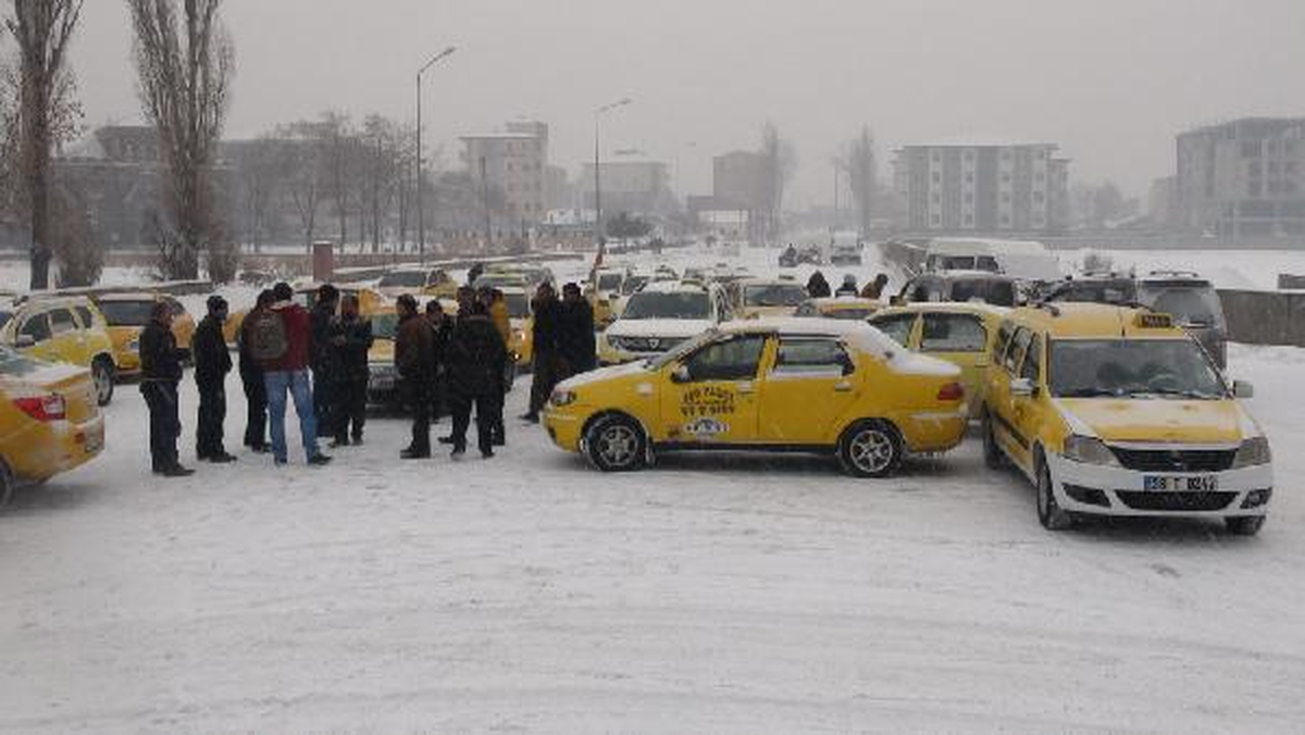Taksicilerden Teröre Karşı Konvoy