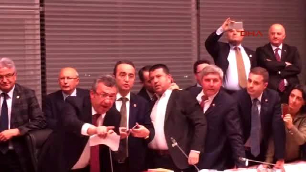 TBMM Anayasa Komisyonu\'nda Tartışma