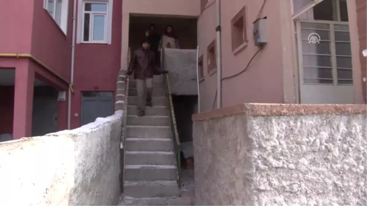 Tornetiyle" 8 Kişilik Ailesini Sırtında Taşıyor - Kırıkkale