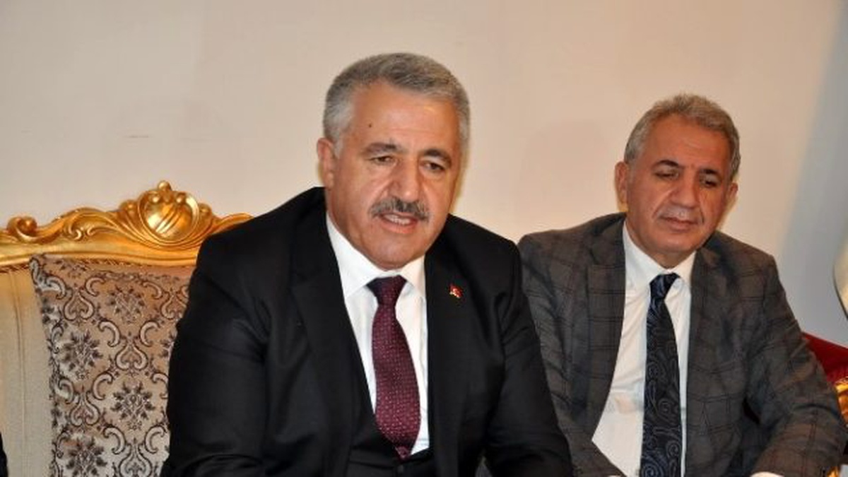 Ulaştırma Denizcilik ve Haberleşme Bakanı Arslan, İzmir\'de