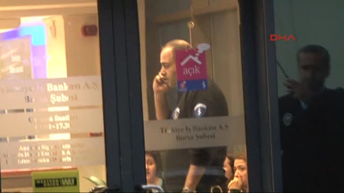 Uyanık Güvenlik Görevlisi Banka Soygununu Önledi