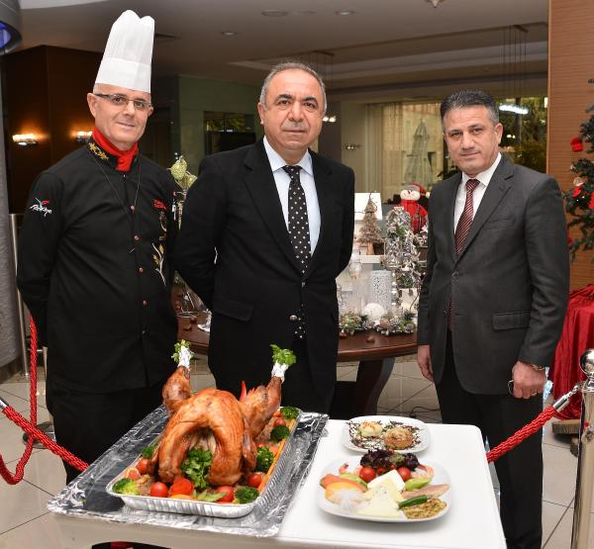 Yılbaşı Gecesi Dileyene Tavuk, İsteyene Hindi Dolması