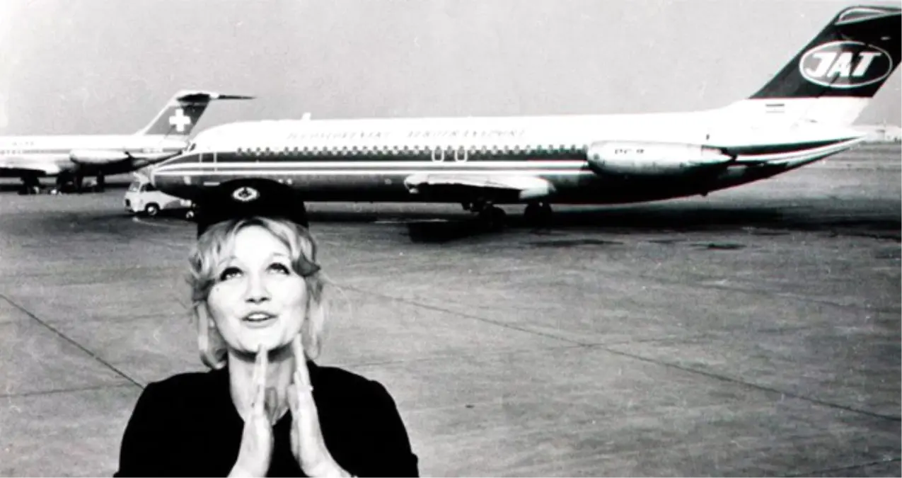 10 Bin Metre Yüksekten Yere Çakılan Uçaktan Kurtulan Hostes Evinde Ölü Bulundu