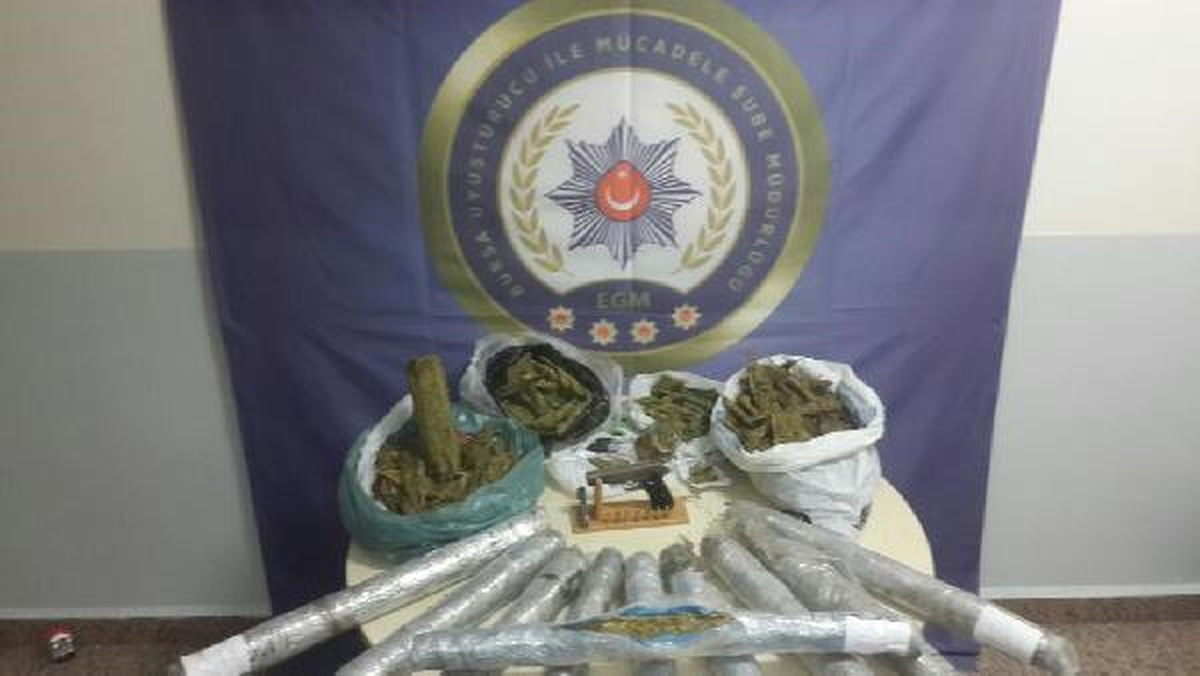 6 Suçtan Aranan Şüpheli, 20 Kilo Esrarla Yakalandı
