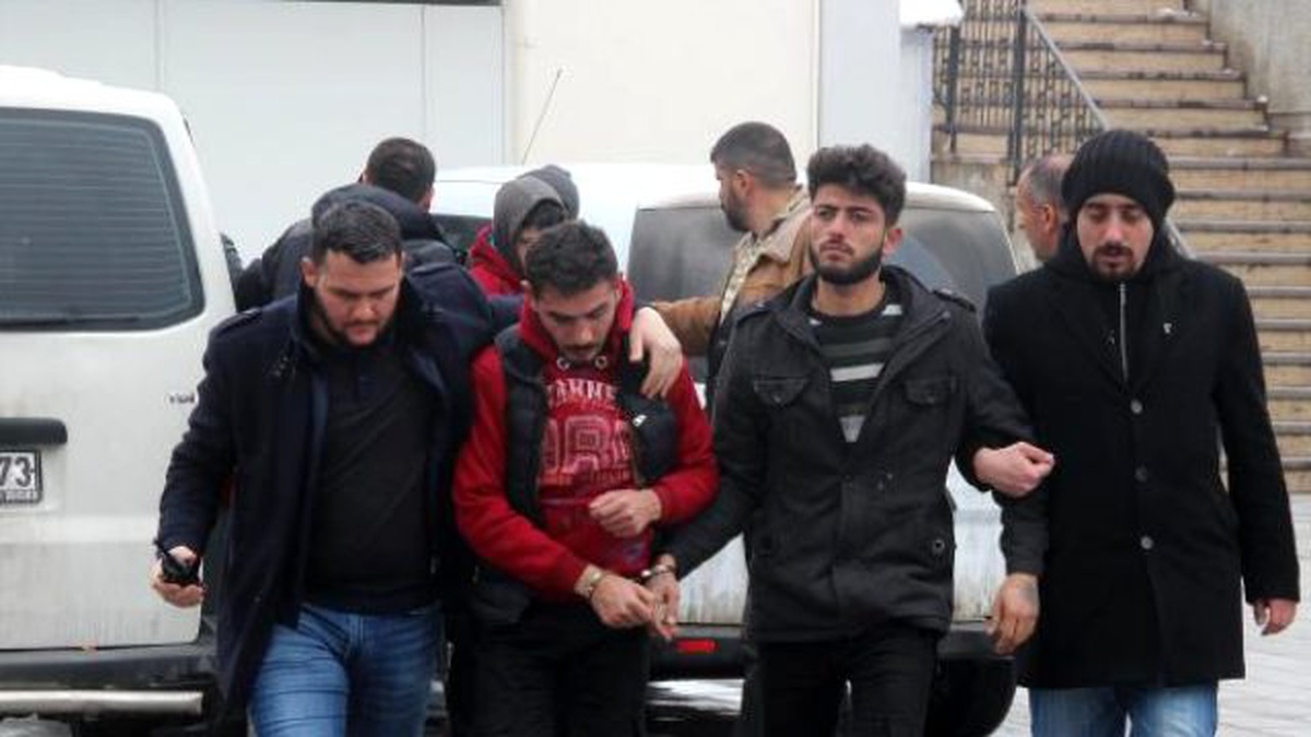6 Suriyeli, Gece Yarısı Sopayla Dövdükleri Gencin Telefonunu Gasp Etti (2)