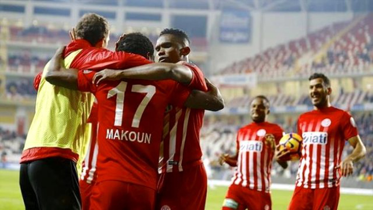 Antalyaspor - Kasımpaşa Soyunma Odaları