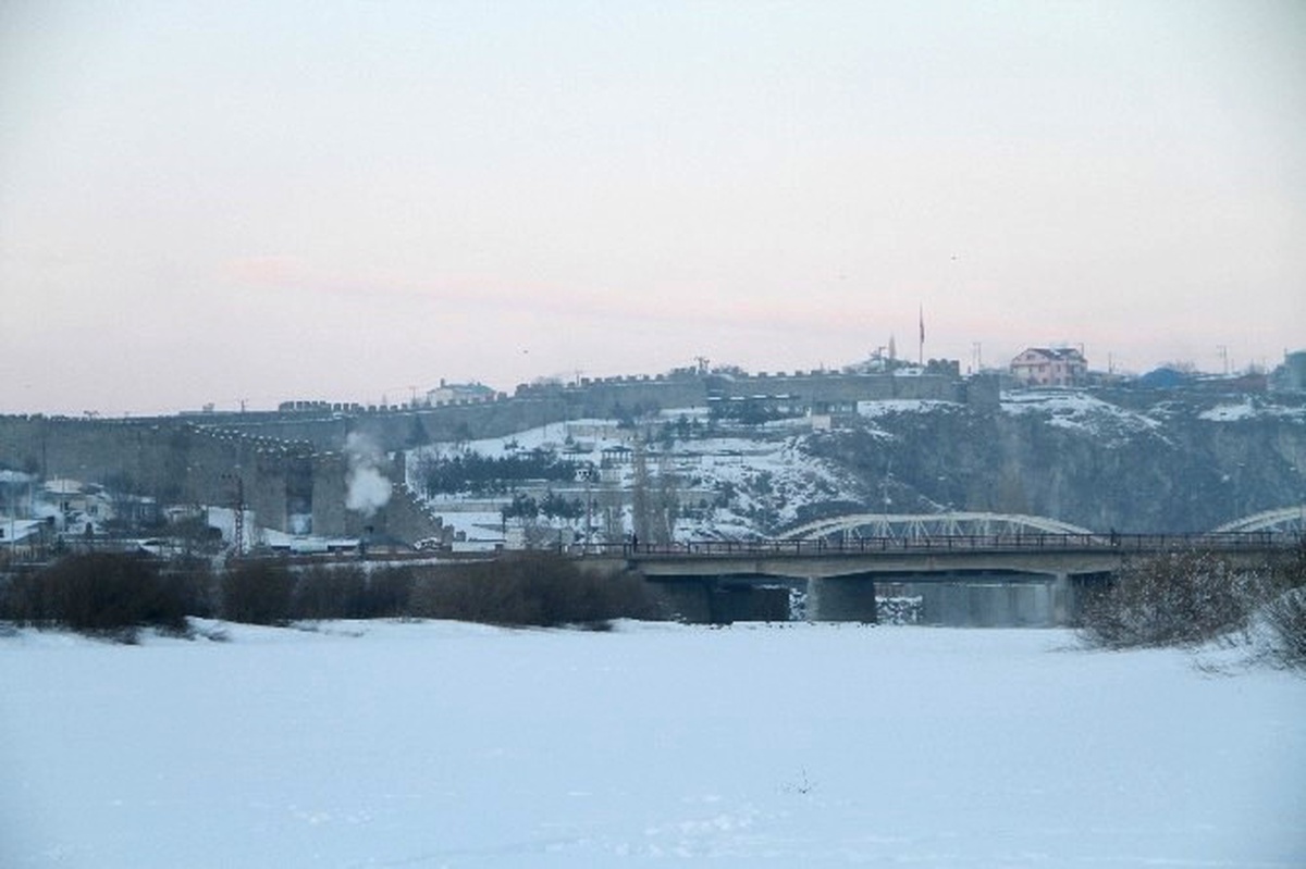 Ardahan\'da Sibirya Soğukları Esnafı Vurdu