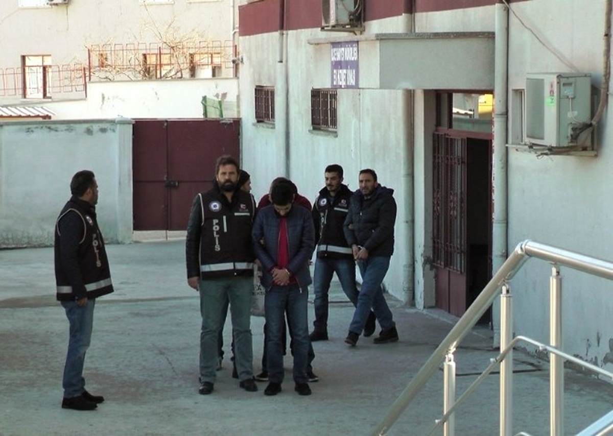 Ayvalık\'ta Uyuşturucu Operasyonu: 3 Tutuklama