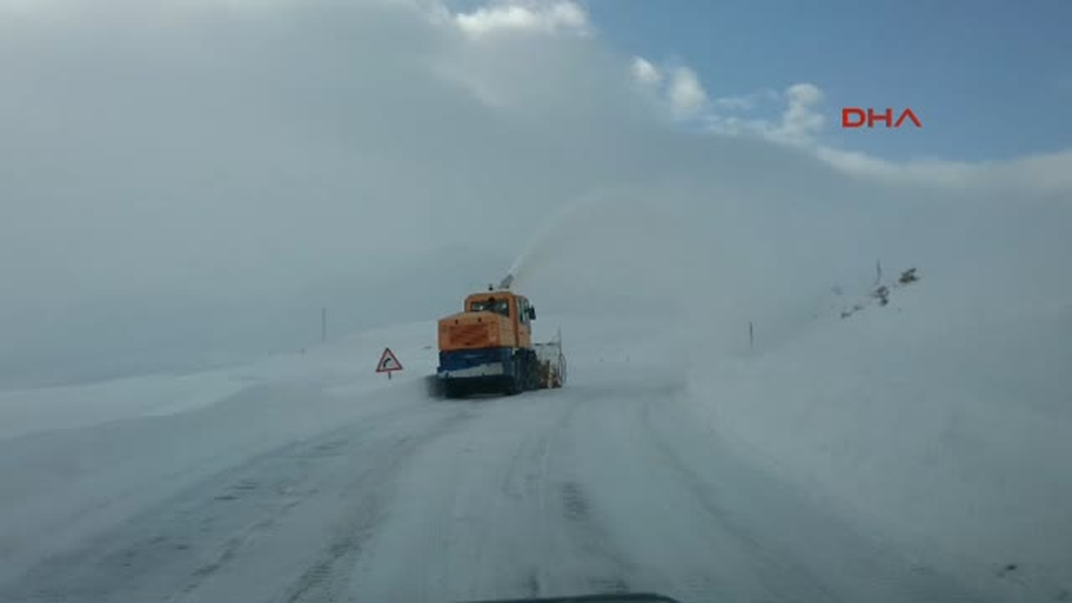 Bingöl\'de 150 Köy Yolu Ulaşıma Kapandı