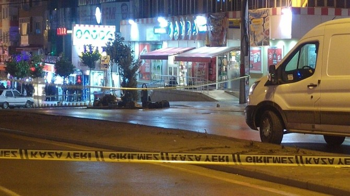 Bursa\'da Bomba Paniği...şüpheli Valiz Fünye ile Patlatıldı