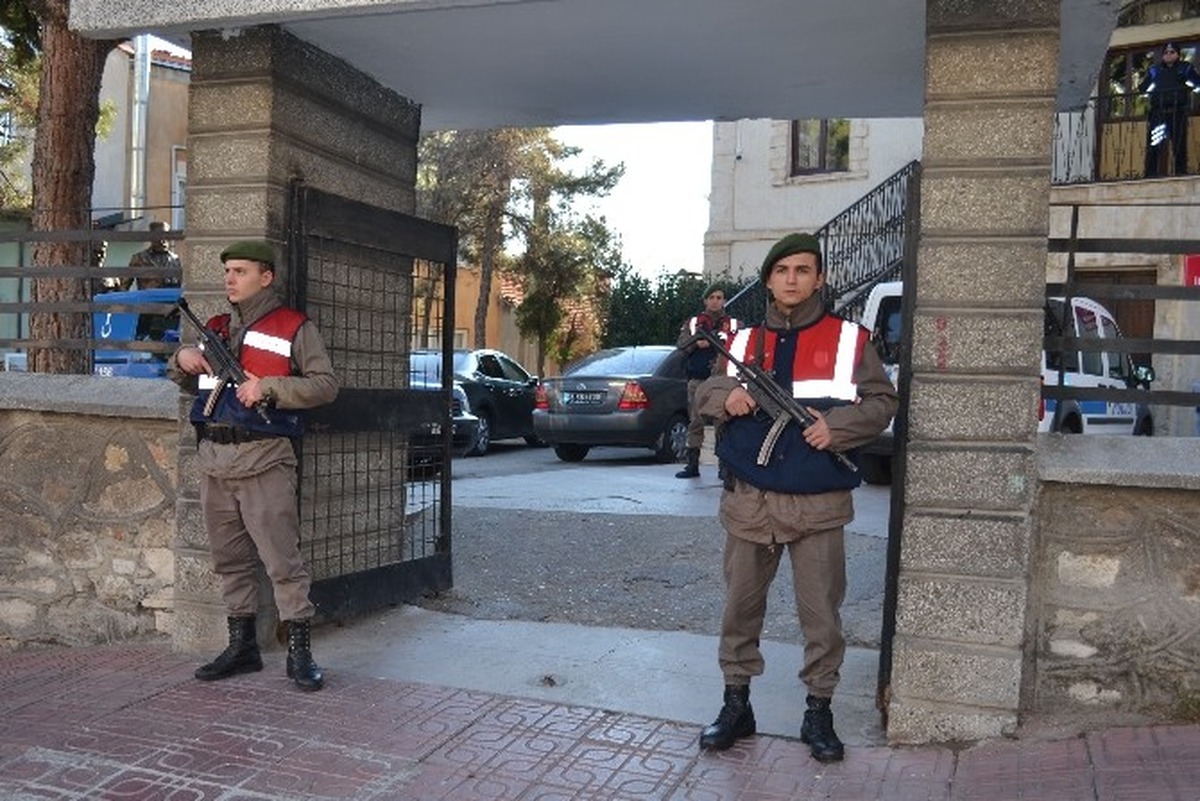 Demirci\'deki Cinsel İstismar Davasında 1 Kişi Tutuklandı