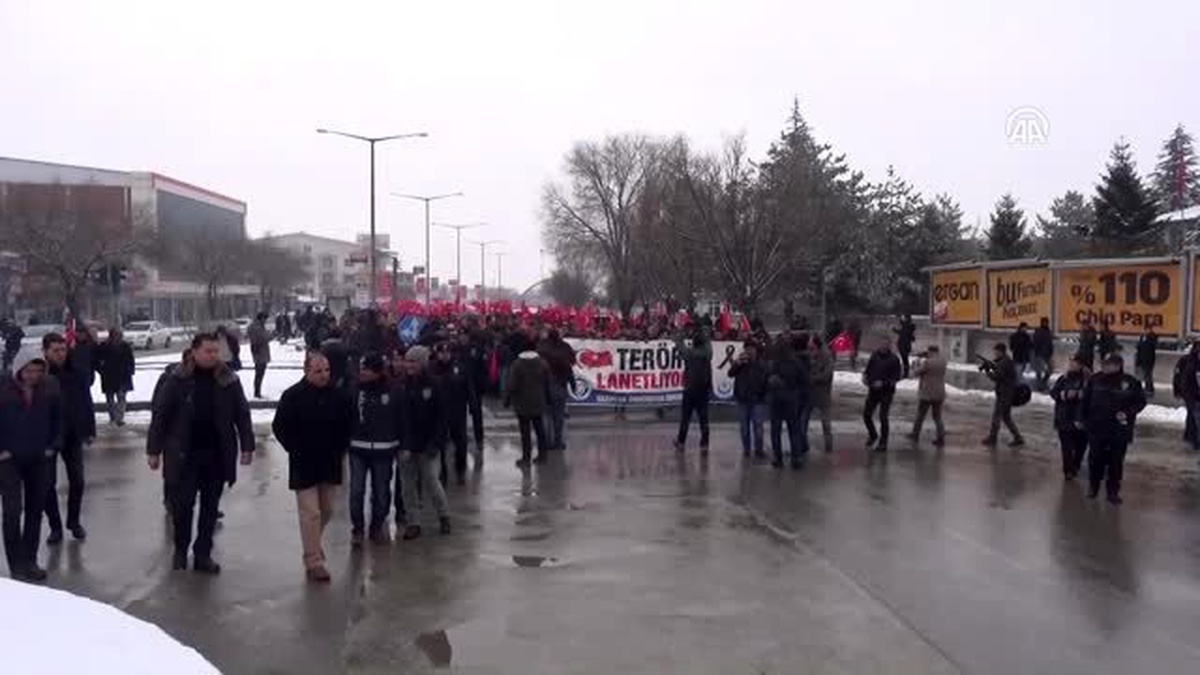 Erzincan\'da "Teröre Lanet Kardeşliğe Davet" Yürüyüşü