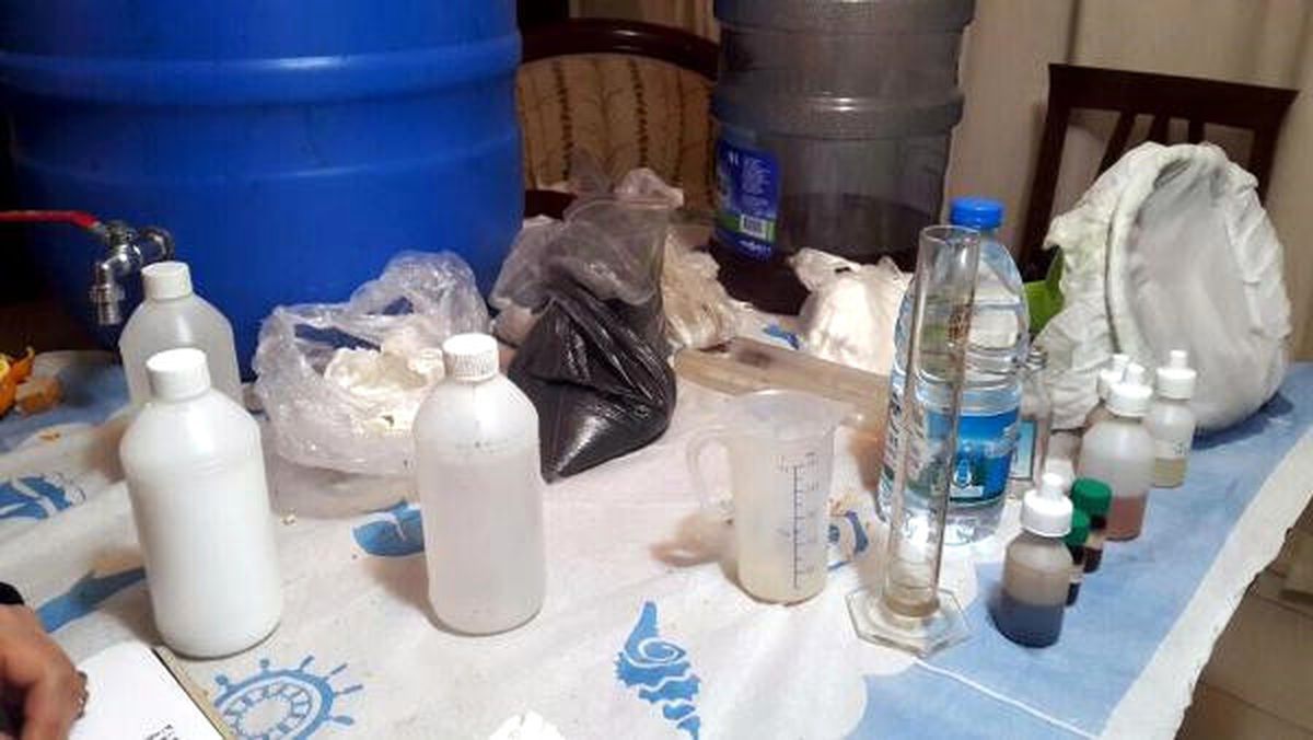 Evinde Sahte Rakı Yapılan Malzeme Ele Geçinde Gözaltına Alındı