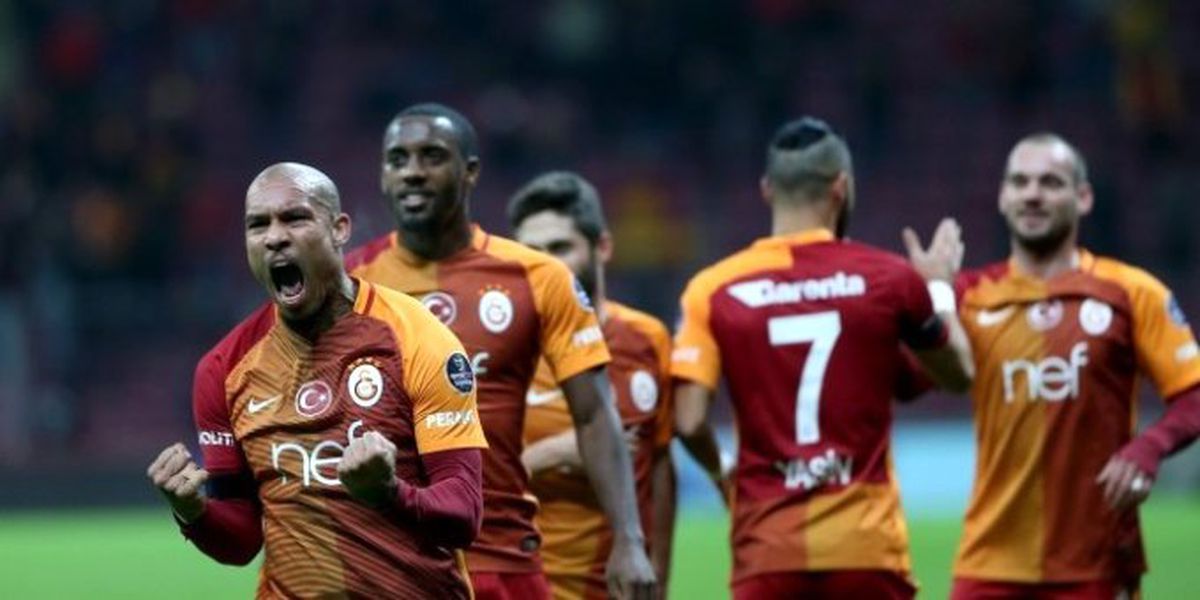G.saray\'da Maç Sonu Olay! İki Yıldız Birbirine Girdi