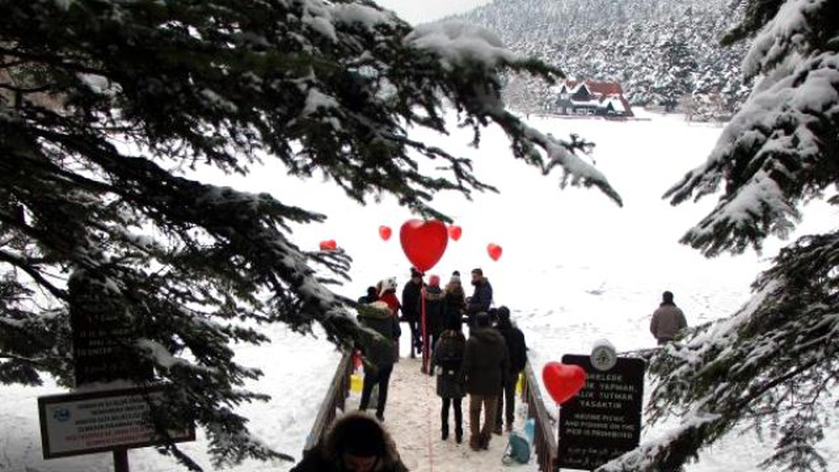 Gölcük Tabiat Parkı Tatilcilerin Akınına Uğruyor