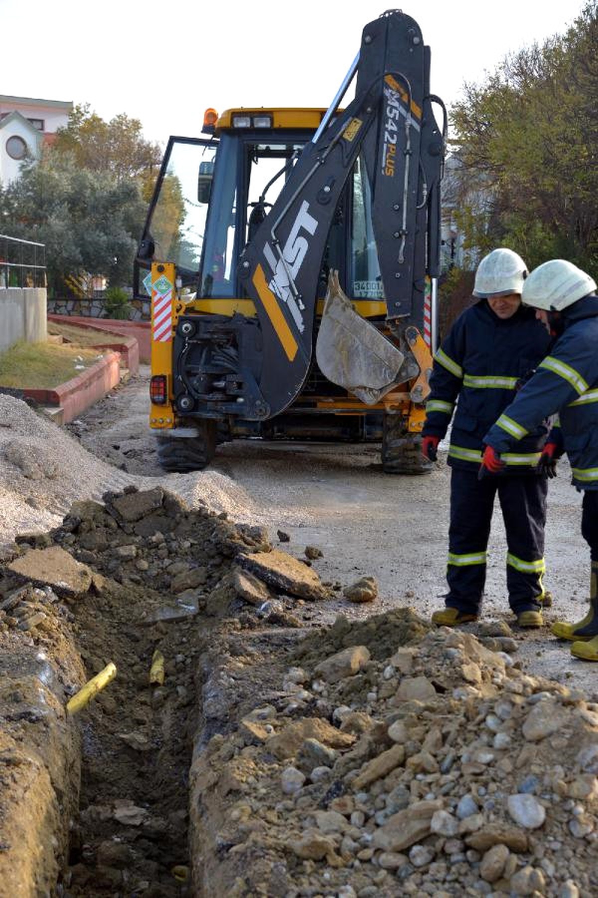 İş Makinesi Mahalle Ortasında Doğalgaz Borusunu Patlattı