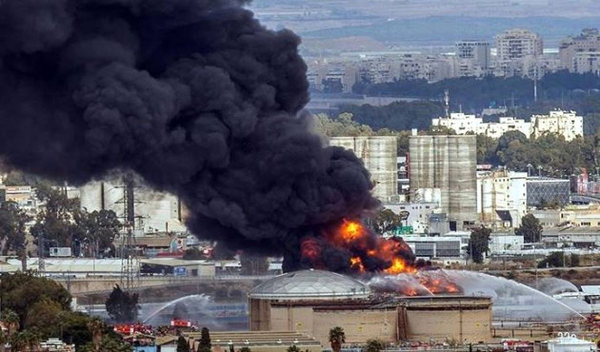 İsrail\'de Petrol Rafinerisinde Yangın