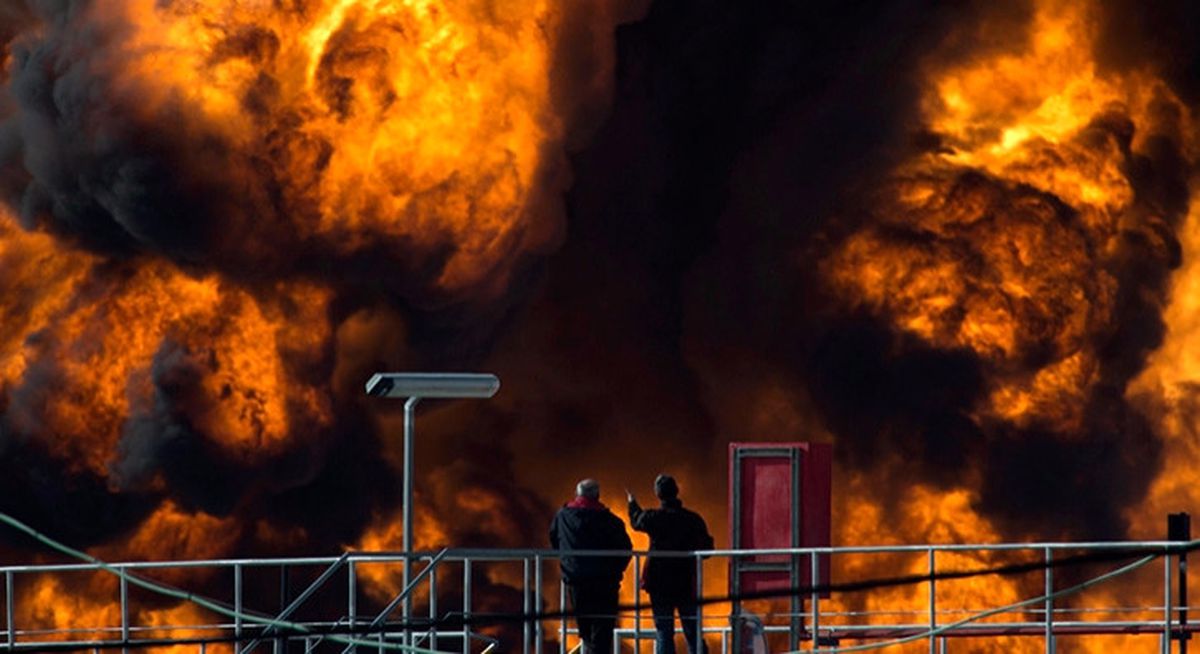 İsrail\'de Petrol Rafinerisindeki Yangın