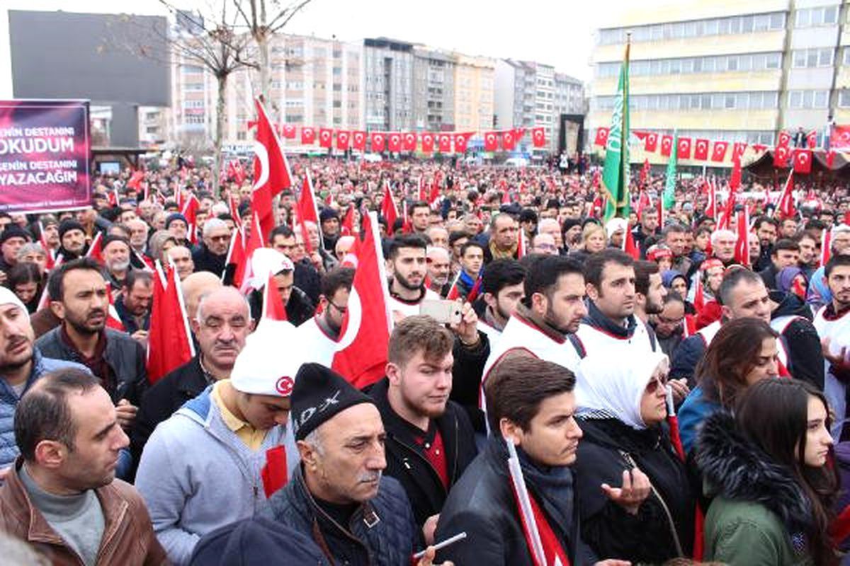 İzmit\'te 20 Bin Kişiyle \'Teröre Lanet, Kardeşliği Evet\' Yürüyüşü