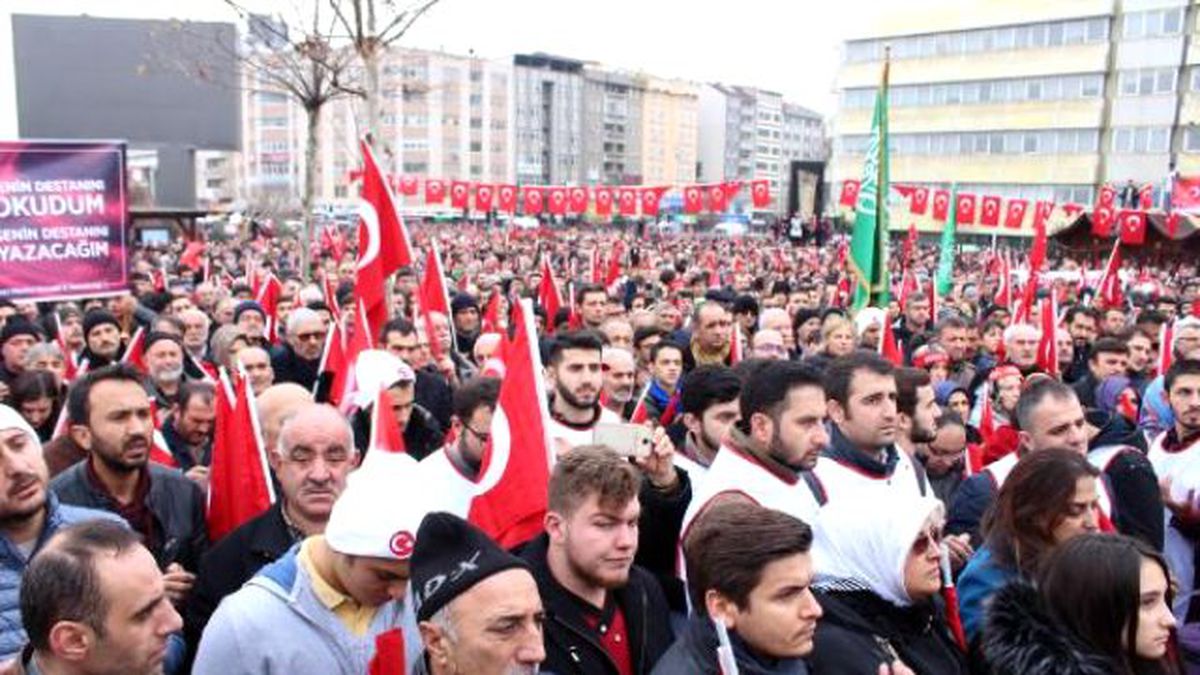 İzmit\'te 20 Bin Kişiyle \'Teröre Lanet, Kardeşliği Evet\' Yürüyüşü