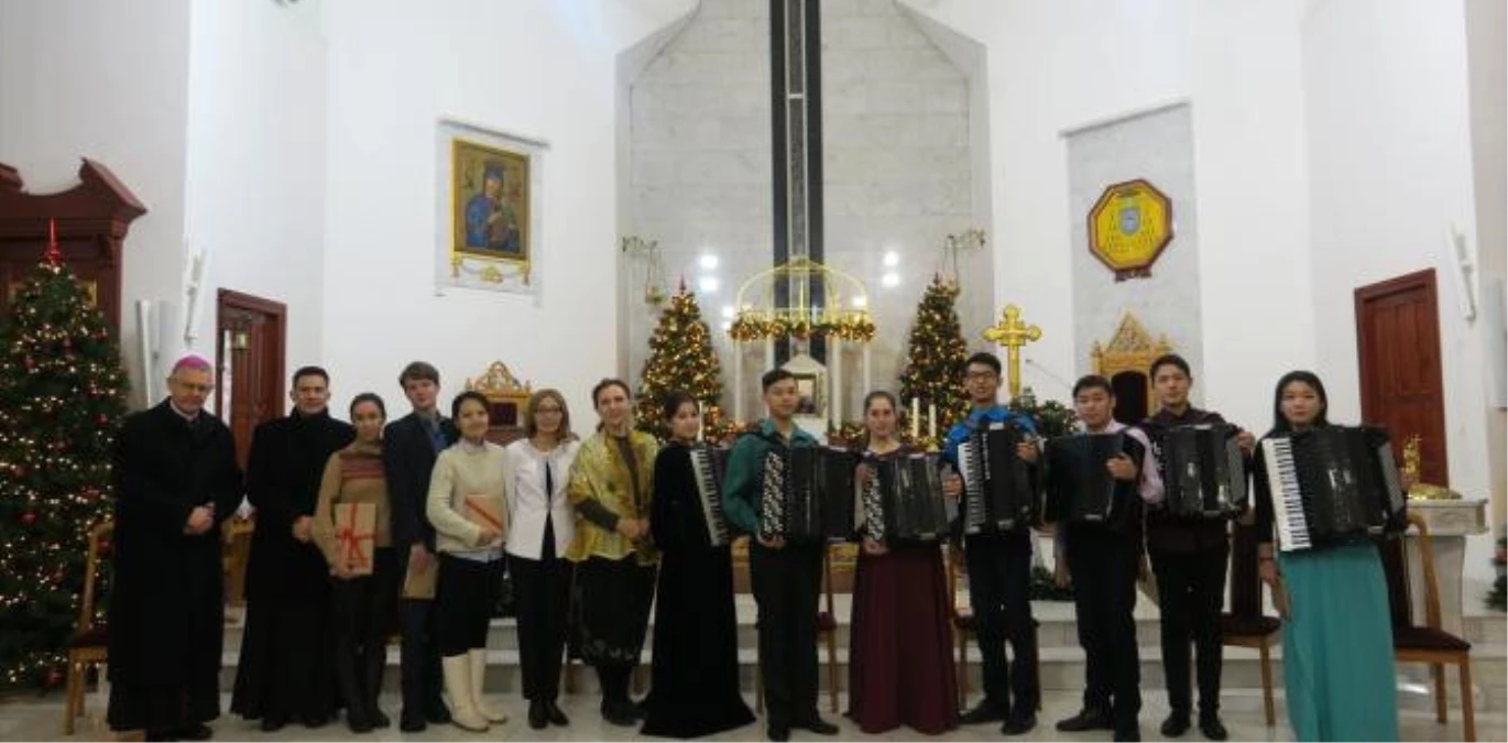 Kazakistan\'da Noel Bayramı Ayini